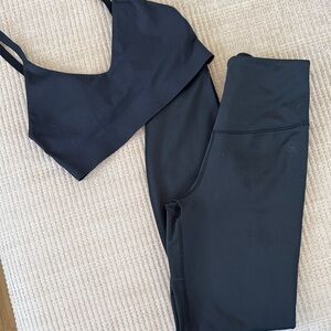 Good American Black Leggings